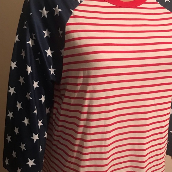 Red, white and blue shirt - Picture 4 of 10